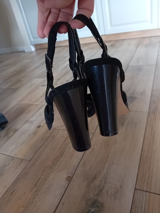 Śliczne sandaly damskie jak nowe 39