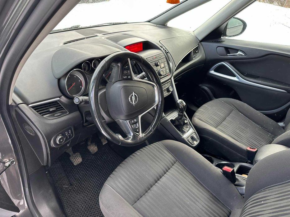 Opel Zafira Tourer 2015