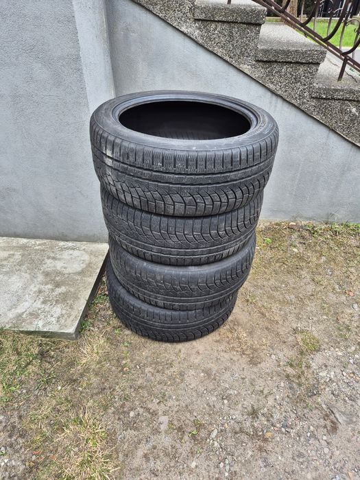 Opony zimowe 215/45r17