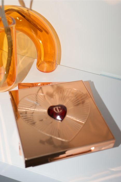 Палетка для обличчя Love at first Charlotte Tilbury