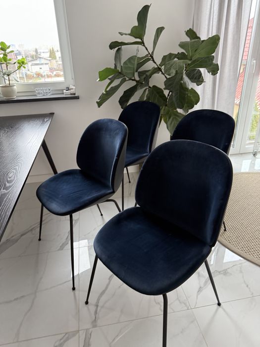 GUBI Beetle 4 krzesła