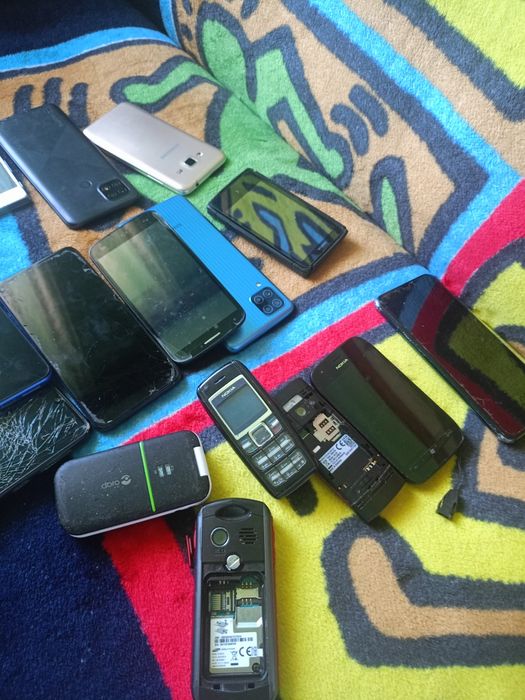 Różny mix telefonów