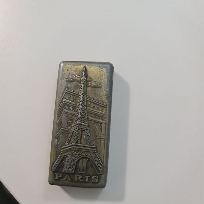 Isqueiro marca Leo  Paris para colecionador