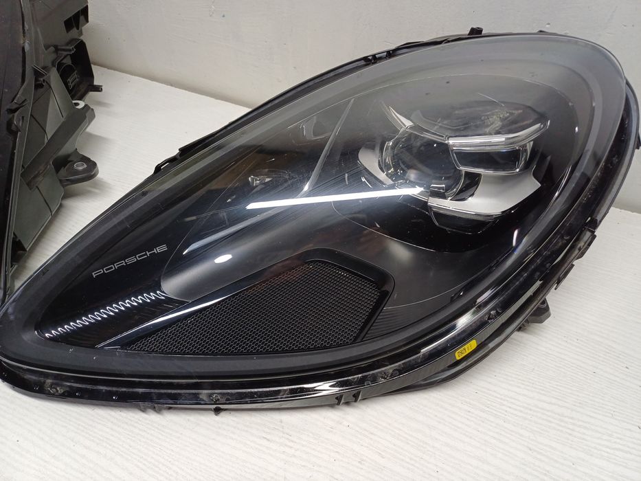 Фара Porsche Macan 2019+ фары левая правая USA