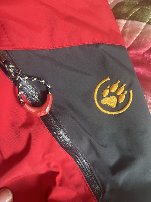 Зимова гірськолижна червона куртка Jack Wolfskin