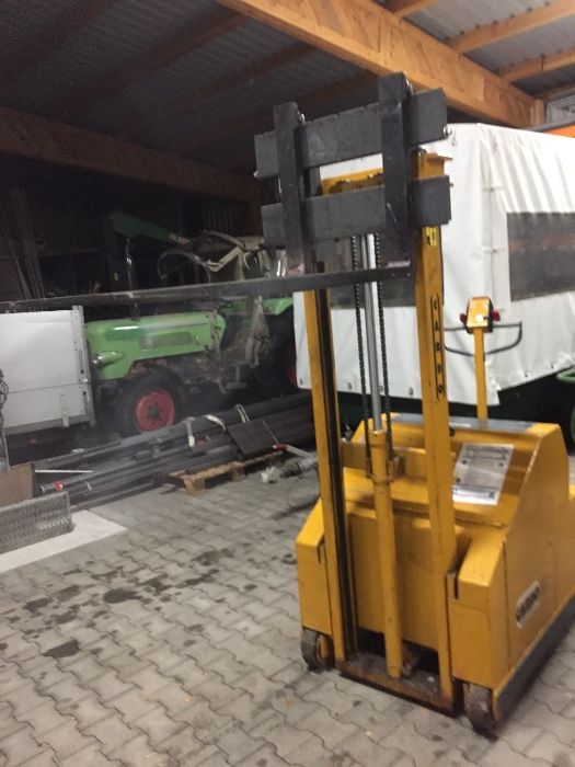 Empilhador elétrico de contrapeso