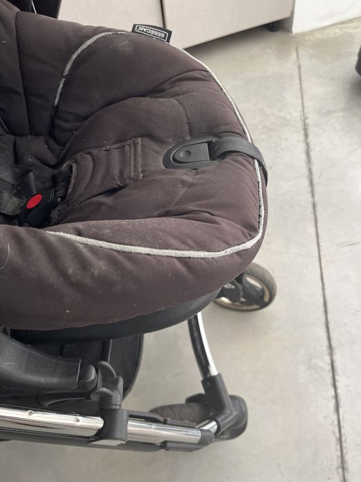 Carrinho BebeCar com ovo e base isofix para automovel