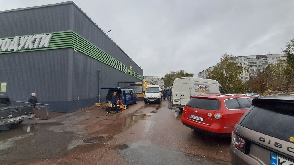 Оренда  приміщення 270м2 (100грн/м2) на Ринку "НИВА" ( ел.17КВТ)