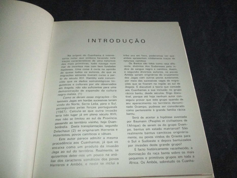 Livro Paisagens e Figuras Típicas do Cuanhama Angola 1969