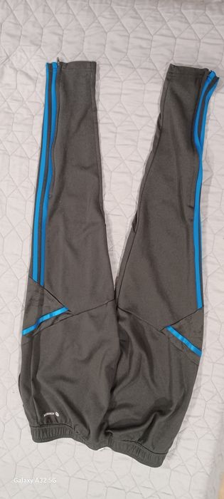 Spodnie Adidas Manchester United.
