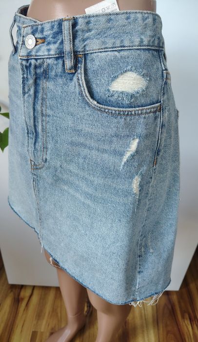 Spódnica jeansowa firmy H&M rozmiar 40 niebieska z przetarciami