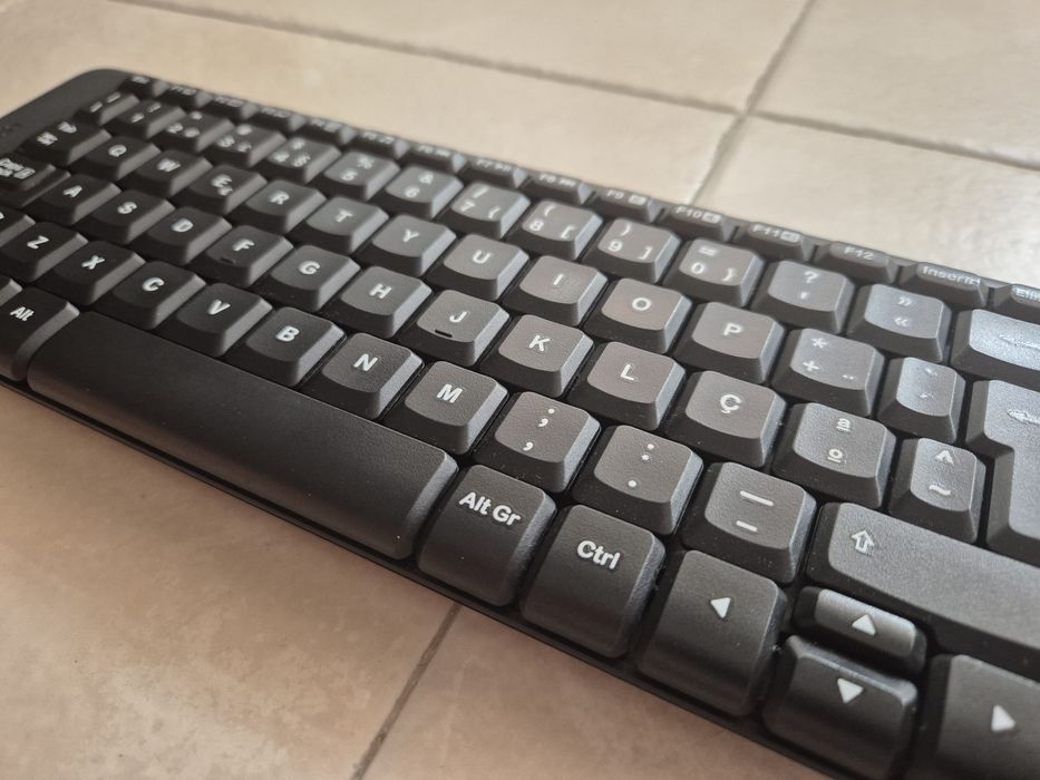 Logitech MK220 teclado + rato