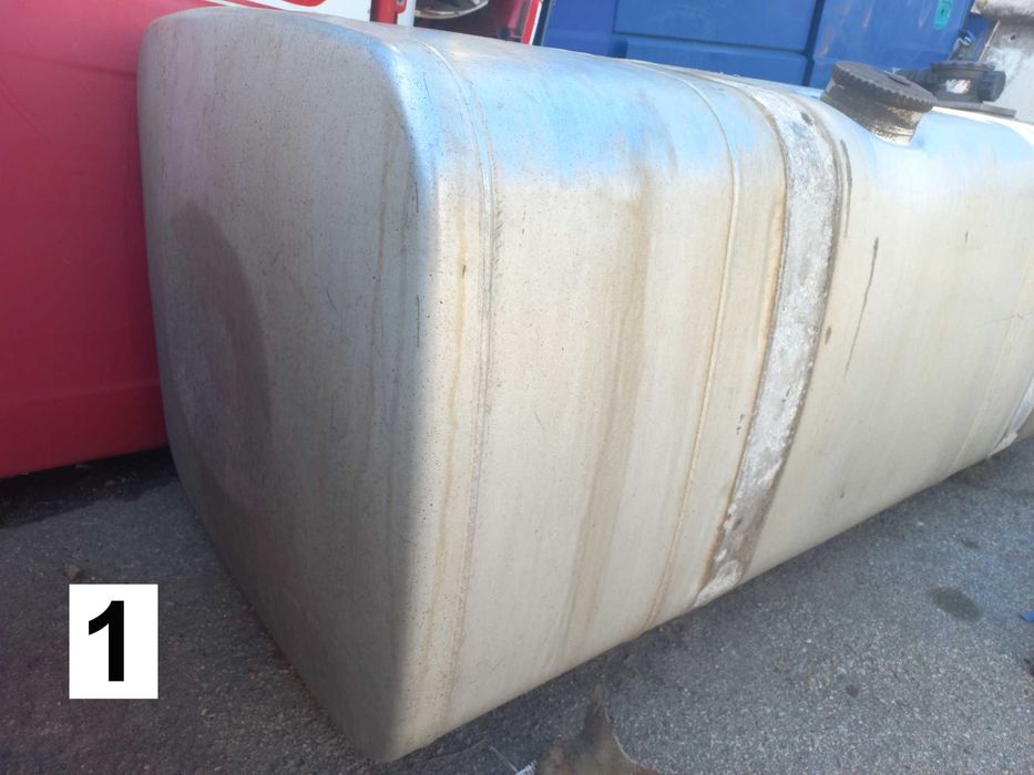 Топливный паливний бак