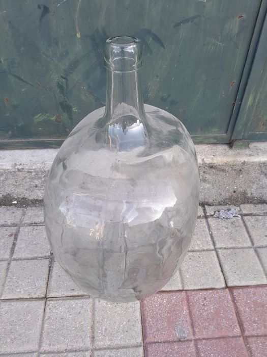 Garrafão  de vidro.