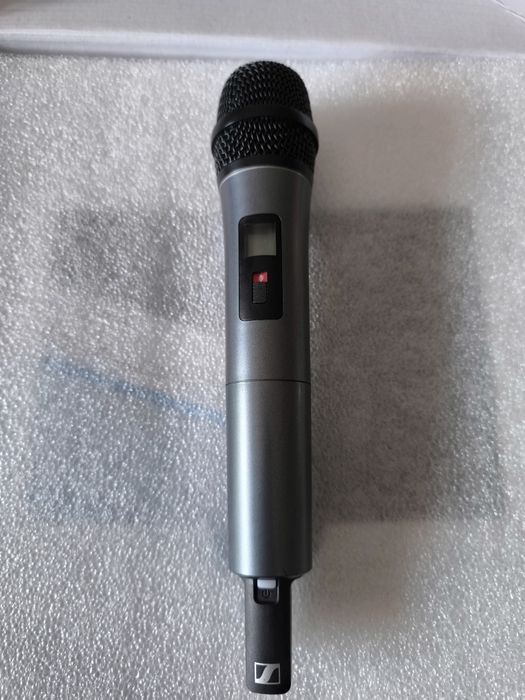 Sennheiser XSW 1-835 A-Band Vocal Set (micro sem fios) 
I