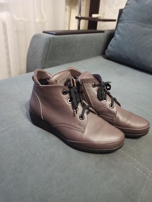 Ботинки жіночі шкіряні осінні 38 розмір