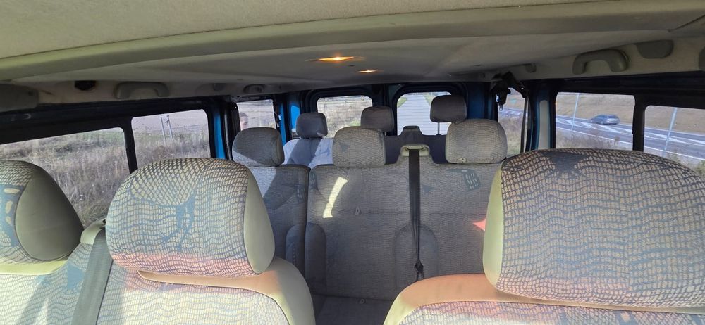 Renault trafic 9 osobowy