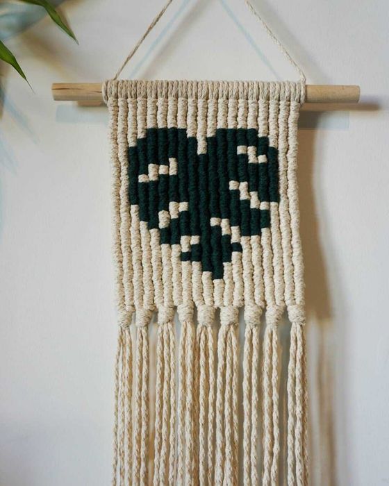 Painel monstera em macramé