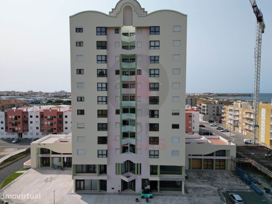 Espaço comercial com 127 m² de área total, distribuída por dois pis...