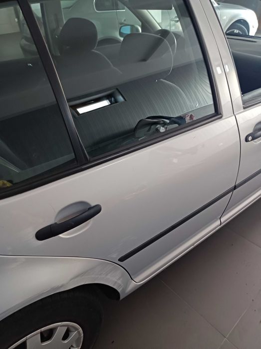 Viatura usada, apesar da idade com poucos Km conforme fotos.