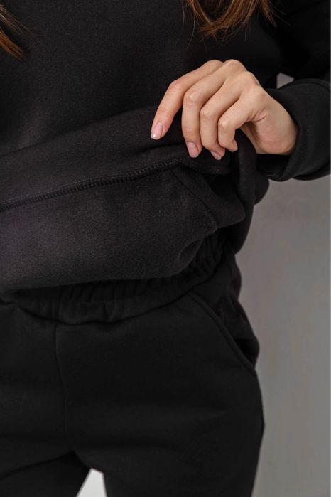 Жіночий спортивний костюм на флісі — тепло та комфорт