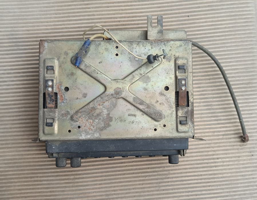 Продається авторадіо Урал