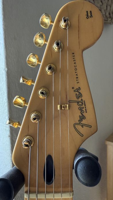 Fender Deluxe Player's Stratocaster Crimson Red