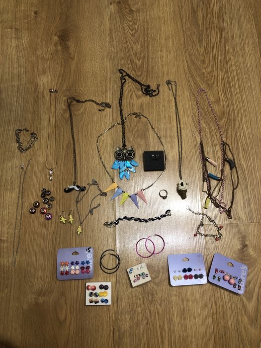 Zestaw biżuterii dla nastolatki naszyjniki bransoletki kolczyki