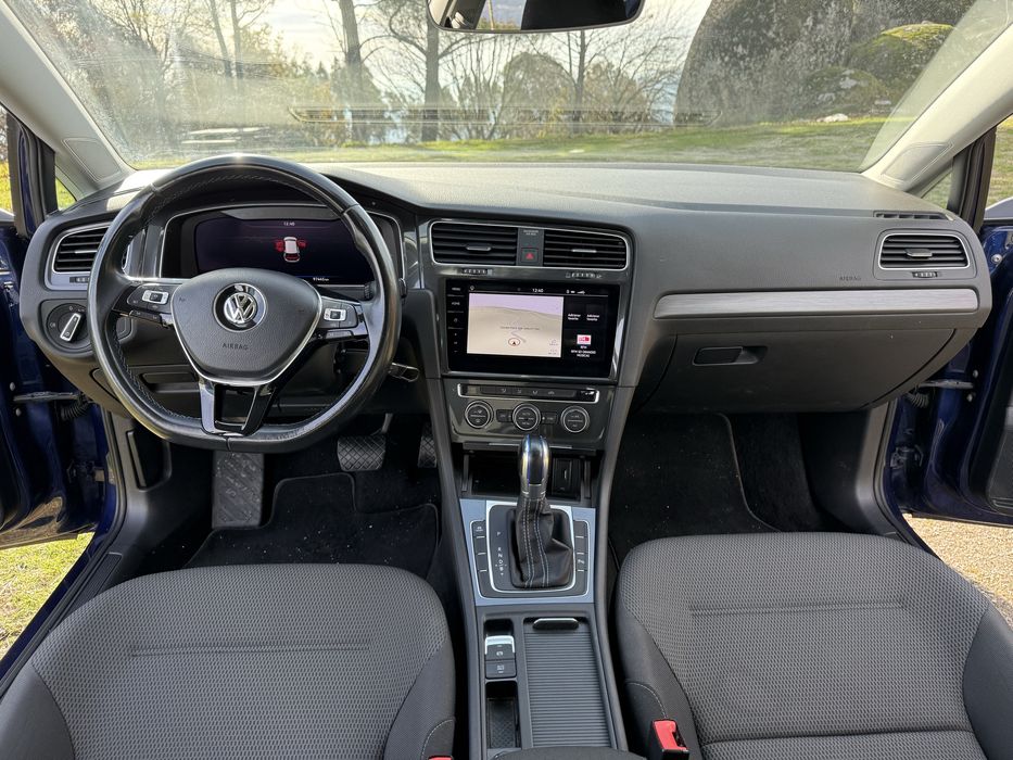 Volkswagen E-Golf 04/2019 cockpit digital