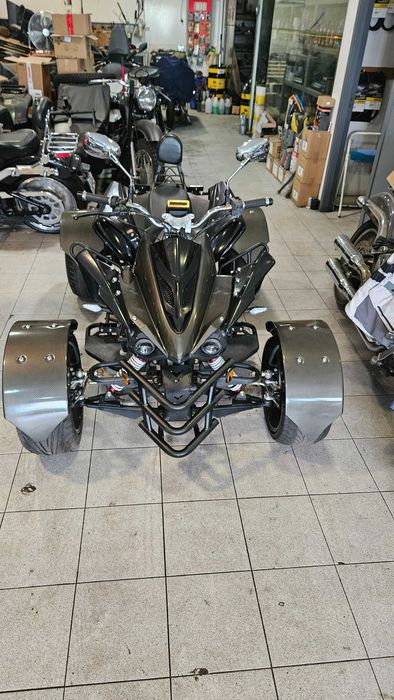 Moto 4, dois lugares 300 cc com cerca de 1000 km em muito bom estado