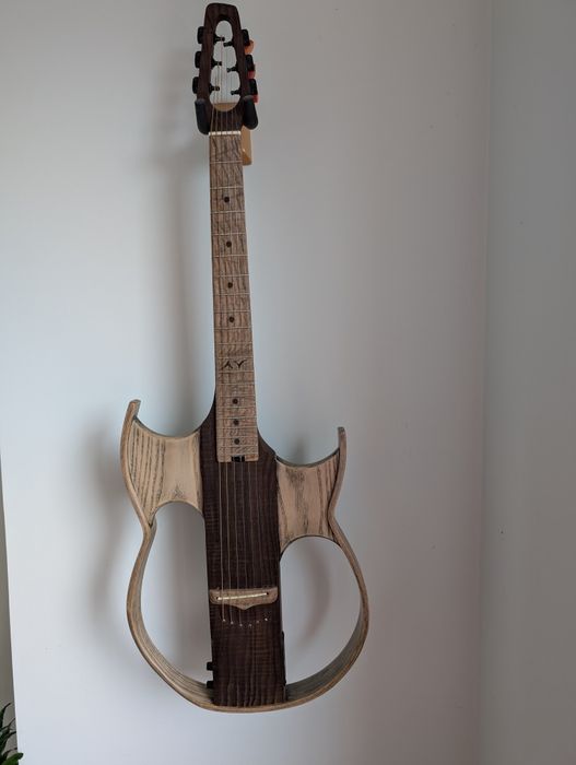 Тиха гітара з виходом на навушники