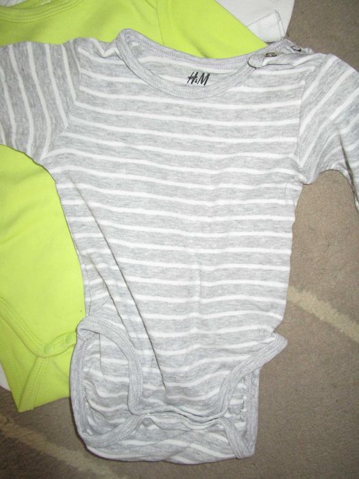 Conjunto de 5 bodies de manga comprida (6 - 9 meses)