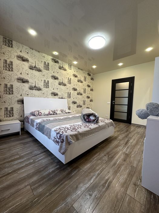 Посуточно 3К Печерск, Леси Украинки.