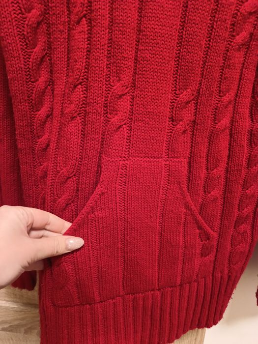 Damski czerwony sweter z kapturem i kieszonką w rozmiarze M/L