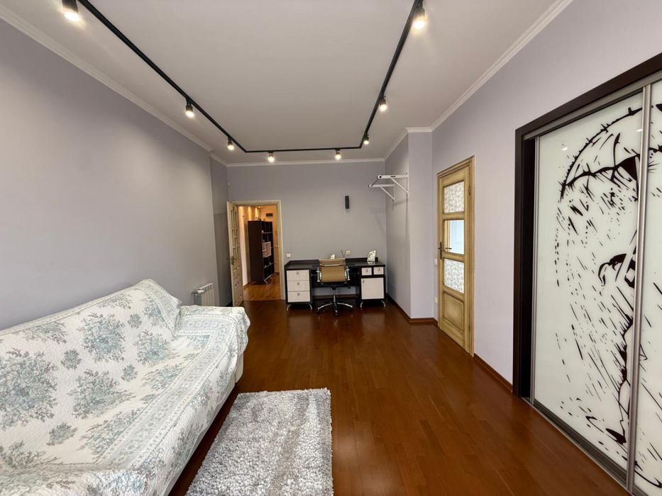 Продаж будинку Левандівка  поруч з озером та парком