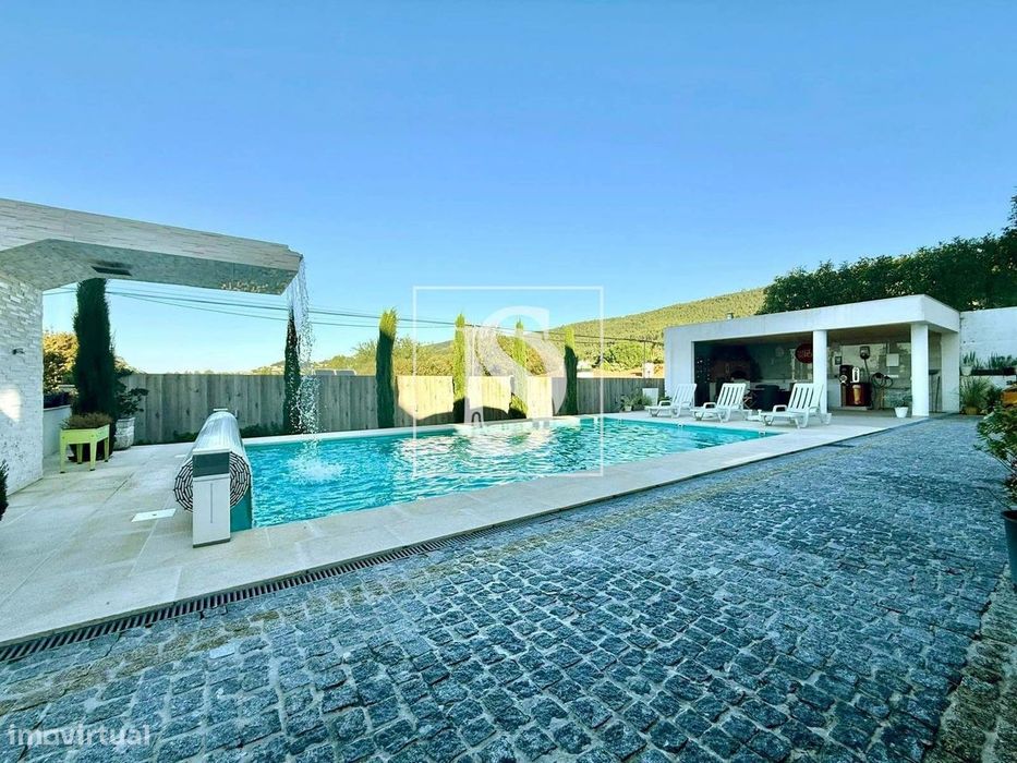 Moradia T4+2 de Luxo em Fraião, Braga