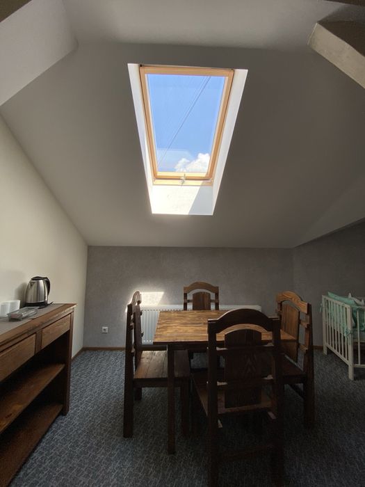 Готель « Ровер» власна парковка , ближній центр, сніданки.