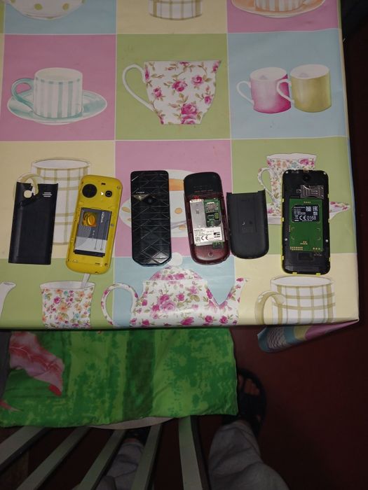 Телефоны кнопочные.