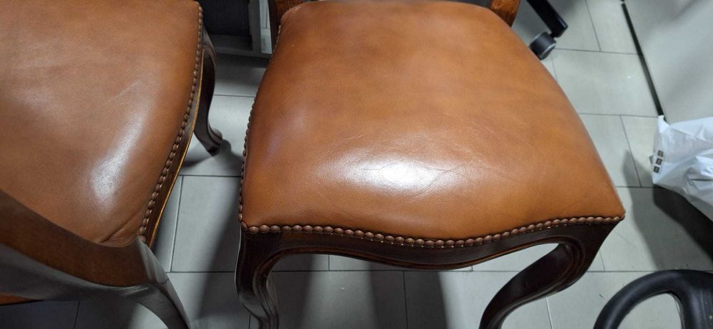 cadeiras de sala em madeira maciça e ótimo estado