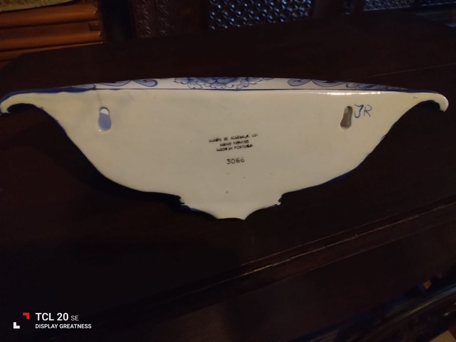 Fonte com torneira e base em louça Portuguesa muito antiga pintada mão