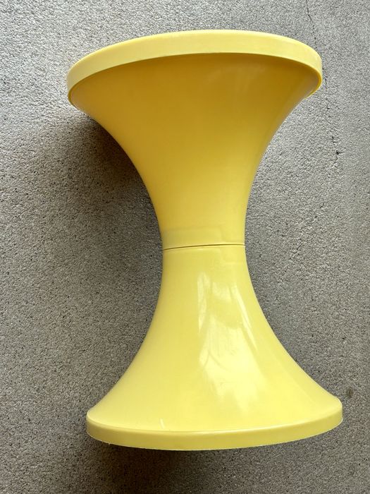 Plastikowy Żółty Taboret PRL Stołek Tam Tam Space Age Design 1970te