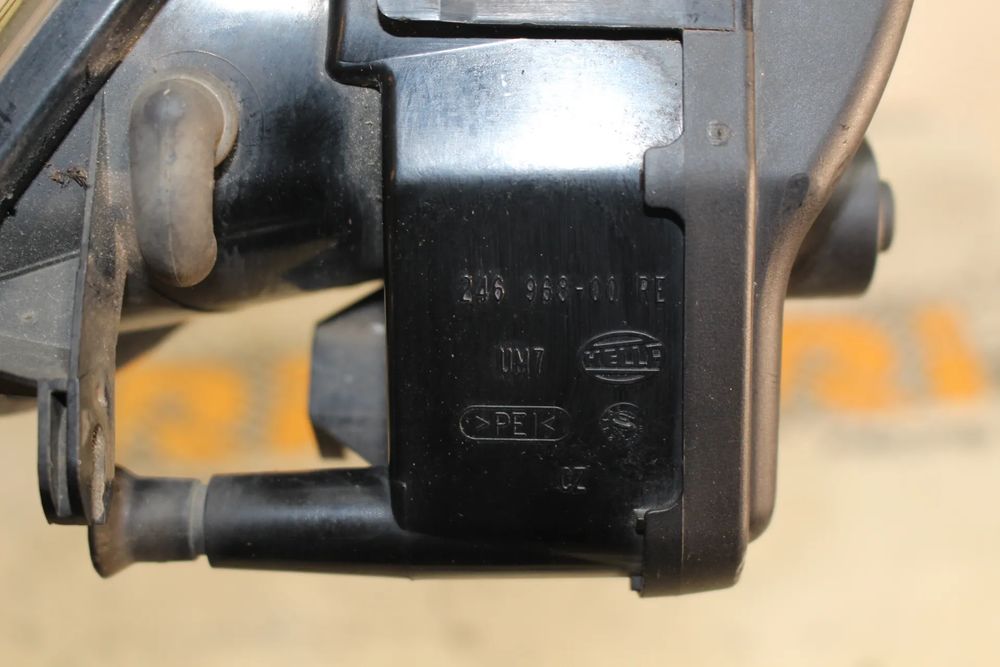Farol nevoeiro frente direito AUDI A3 (8P1)