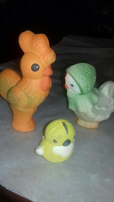 Игрушки раритет комплект"Петушиное семейство"резина,пищалки,клеймо.