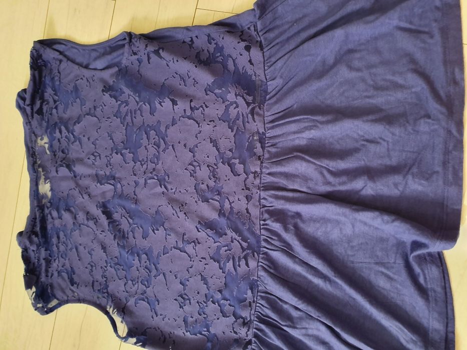 bluzka letnia Guess z ozdobnymi plecami