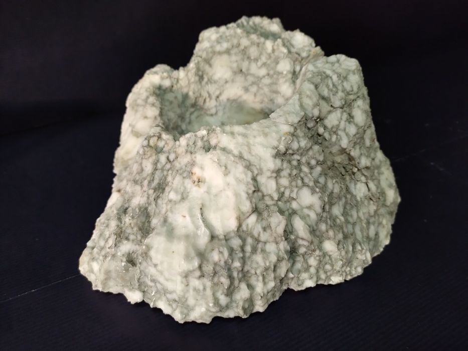 Cinzeiro em pedra com oferta isqueiro