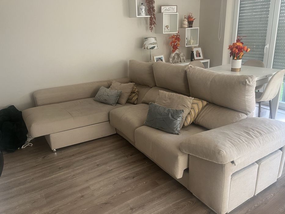 Sofa bege de 2 lugares + chaise longue