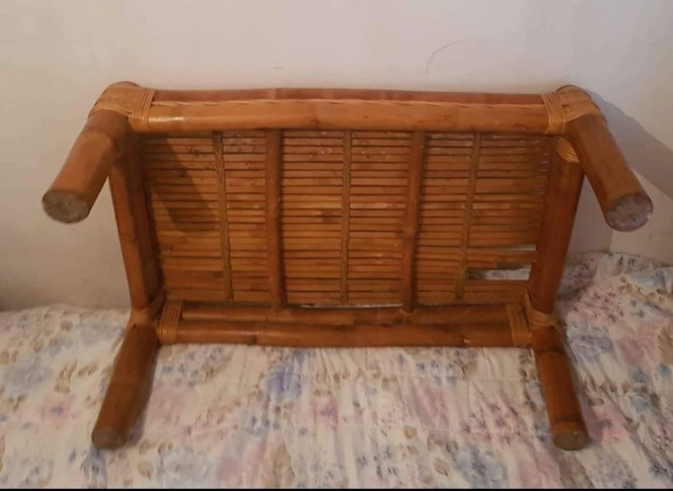 Mesinha trabalhada  para pequeno Restauro