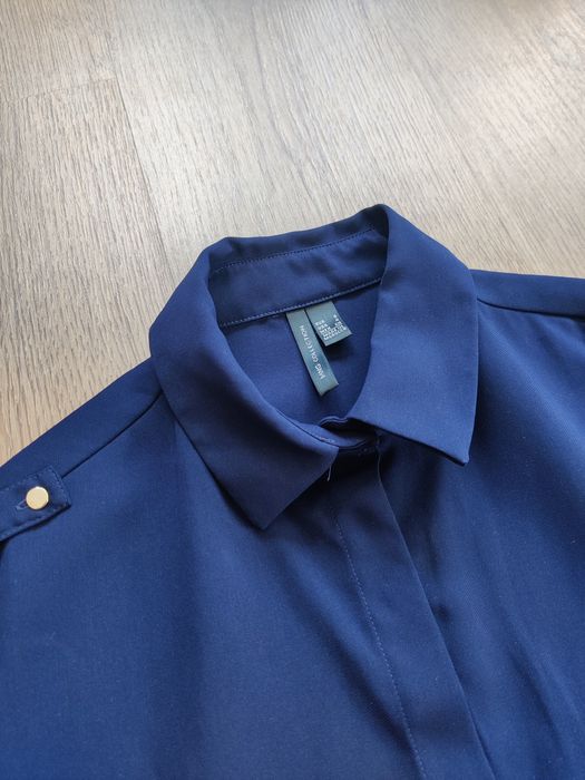 Vestido camiseiro com botões dourados / Mangogo