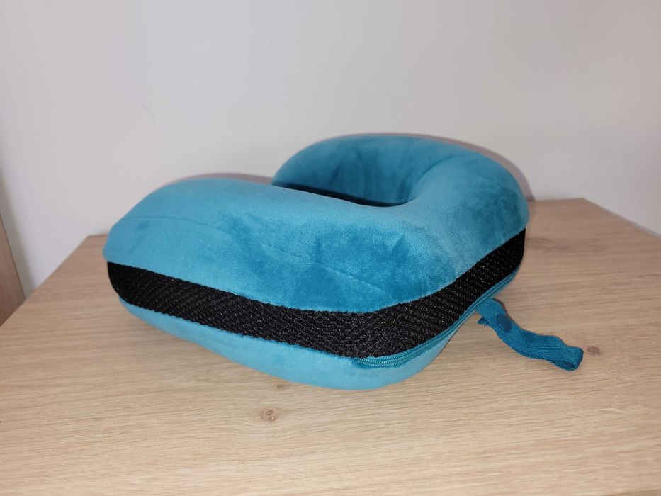 Подушка для подорожей автомобільна