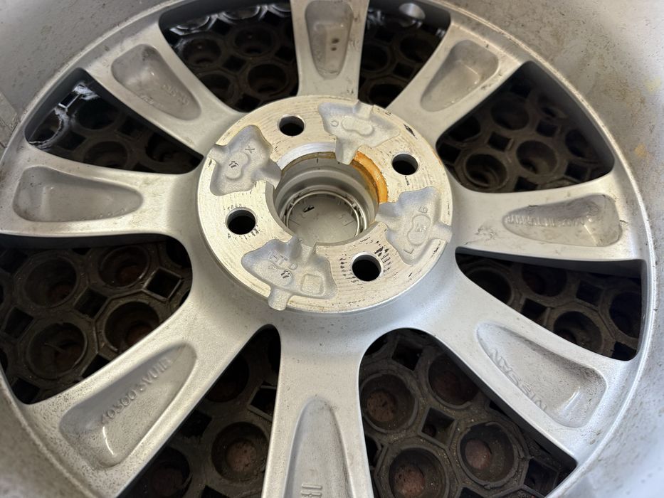 Alufelga Nissan 4x100 6 J x 15 ET 45